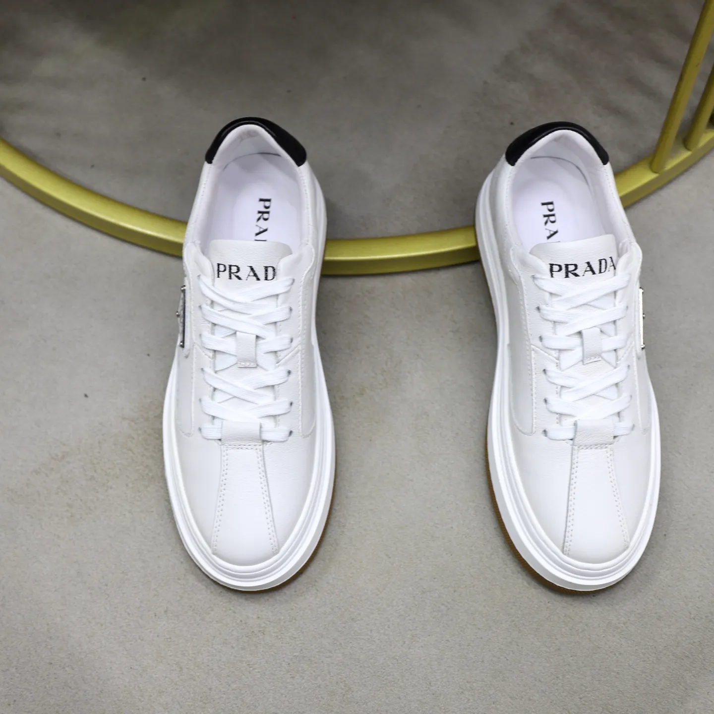 Men's shoes: 440💰🙅‍♂️🙅‍♂️🙅‍♂️ Brand: PRADA Standard code: 38–44 (45 can be customized) Level: Same as the official website Material: Original cowhide fabric Comfortable pigskin lining Lightweight and wear-resistant outsole Style category: Men's fashionable casual shoes and boots Running sneakers Distinguished luxury brand elements Top luxury Color: actual picture color